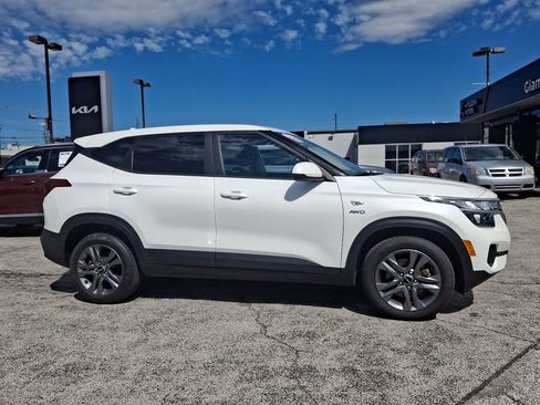 Used 2023 Kia Seltos LX AWD/4WD image 7
