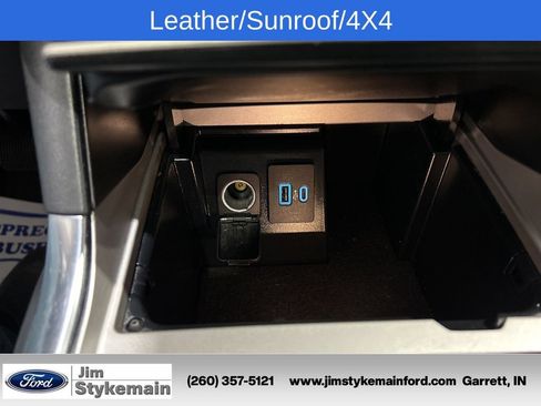 Used 2023 Ford Explorer XLT AWD/4WD image 35