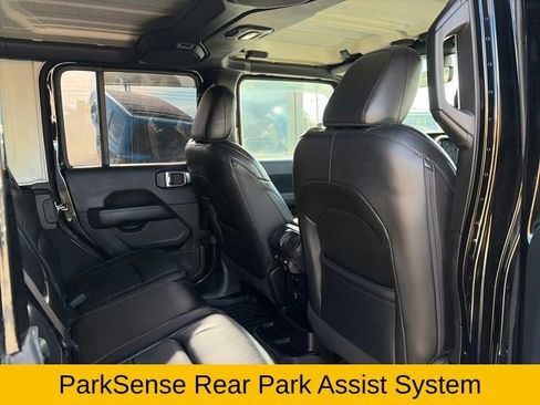 Used 2018 Jeep Wrangler Unlimited Sahara image 23