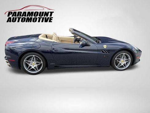 Used 2010 Ferrari California RWD image 2