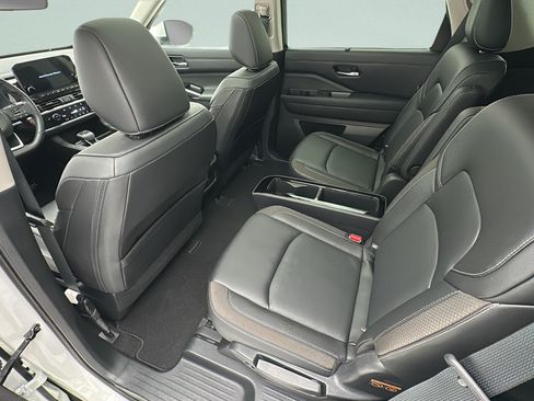 Used 2023 Nissan Pathfinder SL w/ SL Premium Package AWD/4WD image 9