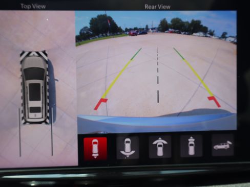 Used 2024 Chrysler Pacifica Premium FWD image 21