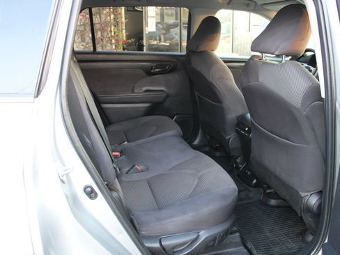 Used 2021 Toyota Highlander L FWD image 11