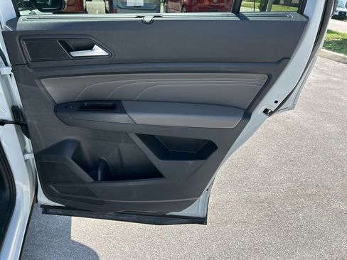 Used 2021 Volkswagen Atlas SE image 40