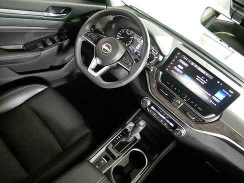 Used 2023 Nissan Altima 2.5 SL AWD/4WD image 9