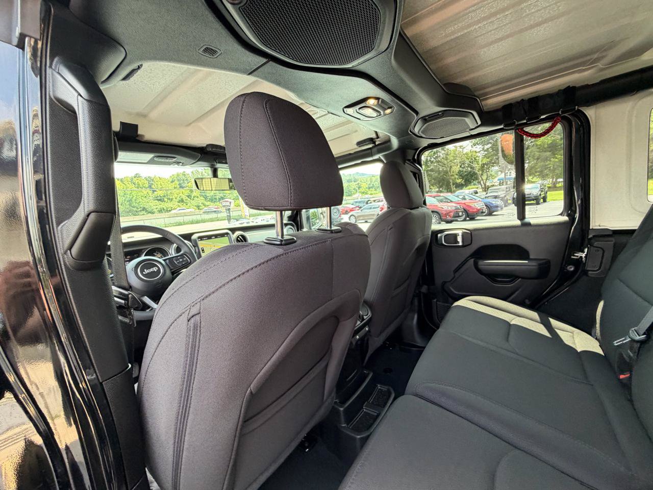Used 2023 Jeep Wrangler Unlimited w/ Cold Weather Group AWD/4WD image 31