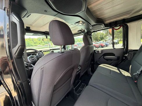 Used 2023 Jeep Wrangler Unlimited w/ Cold Weather Group AWD/4WD image 31