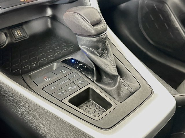 Used 2023 Toyota RAV4 XLE AWD/4WD image 25