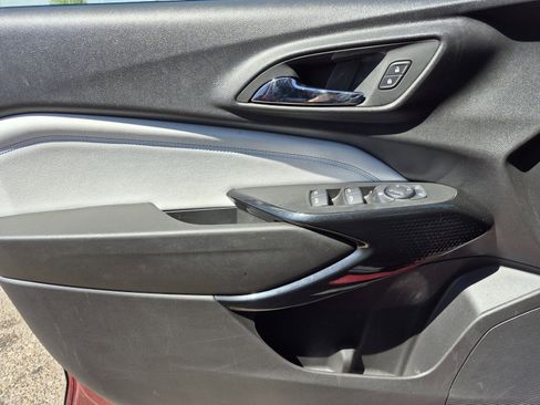 Used 2025 Chevrolet Trax LT w/ LT Convenience Package image 24