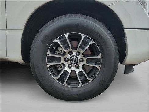 Used 2023 Nissan Titan SV w/ SV Convenience Package AWD/4WD image 21