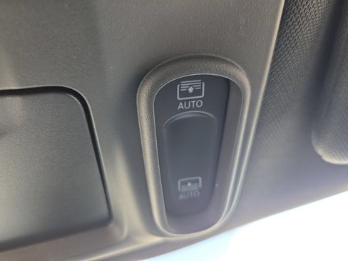 Used 2023 Chrysler Pacifica Touring-L w/ Uconnect Theater Family Group AWD/4WD image 23