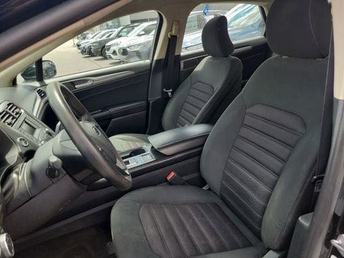 Used 2018 Ford Fusion SE FWD image 5