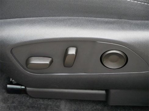 Certified 2025 Chevrolet Traverse LT image 12