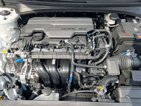 Used 2025 Hyundai Elantra Sport image 50