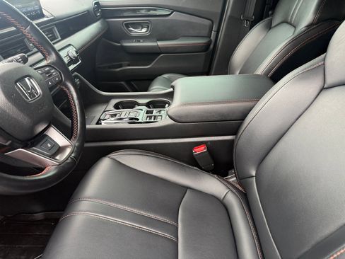 Used 2024 Honda Pilot TrailSport image 23
