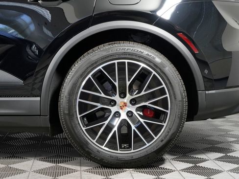 Used 2025 Porsche Macan 4S Electric AWD/4WD image 14