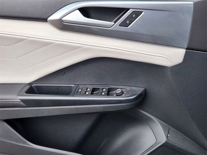 Used 2025 Volkswagen Taos SEL