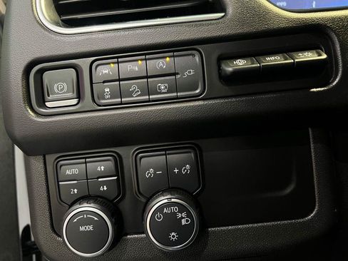 Used 2022 Chevrolet Tahoe Premier AWD/4WD image 18