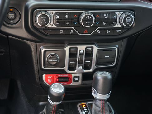 Used 2018 Jeep Wrangler Unlimited Rubicon AWD/4WD image 25
