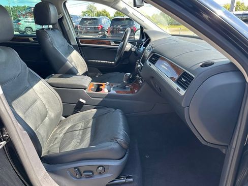 Used 2014 Volkswagen Touareg TDI AWD/4WD image 6