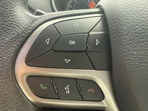 Used 2019 Jeep Cherokee Latitude w/ Popular Appearance Group AWD/4WD image 11
