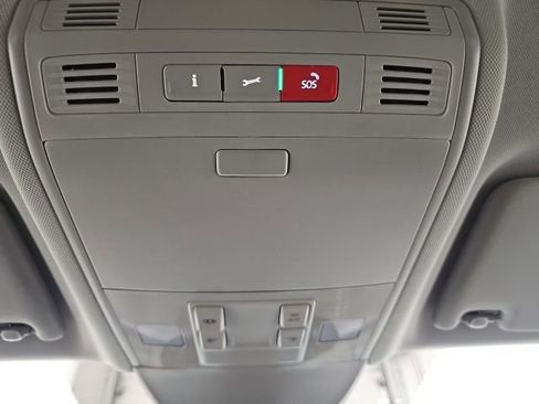 Used 2025 Volkswagen Taos SE image 25