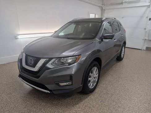 Used 2017 Nissan Rogue SV AWD/4WD image 2