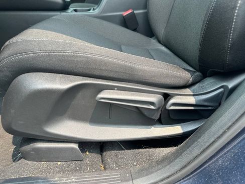 Used 2025 Honda CR-V LX image 17