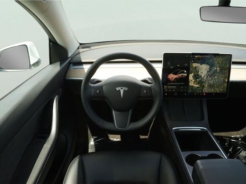 Used 2021 Tesla Model Y Long Range AWD/4WD image 19