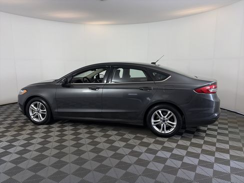 Used 2018 Ford Fusion SE w/ Fusion SE Technology Package FWD image 8