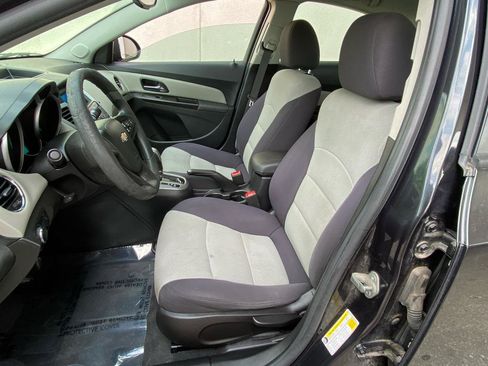 Used 2014 Chevrolet Cruze LS FWD image 21