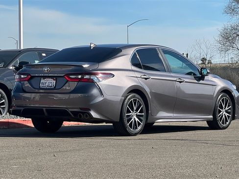 Used 2022 Toyota Camry SE image 5