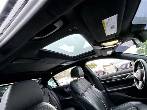 Used 2020 BMW 745e xDrive image 12