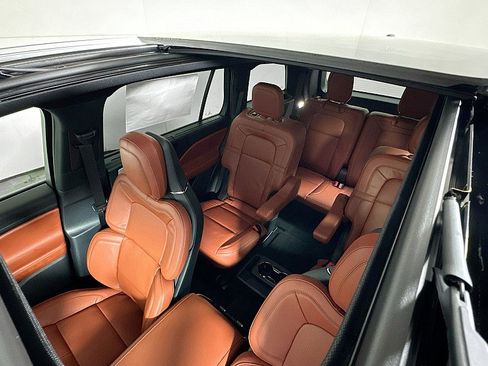 New 2025 Lincoln Aviator Reserve w/ Luxury Package image 14