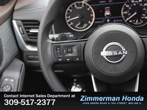 Used 2023 Nissan Rogue SV image 12