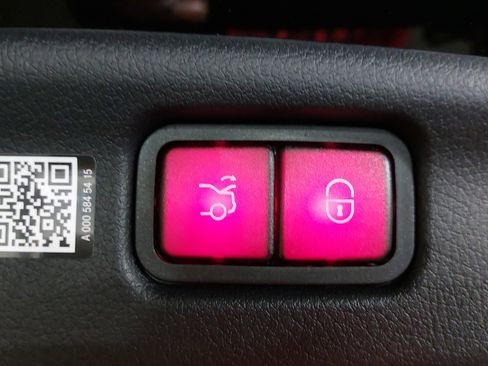 Certified 2025 Mercedes-Benz C 300 Sedan image 15