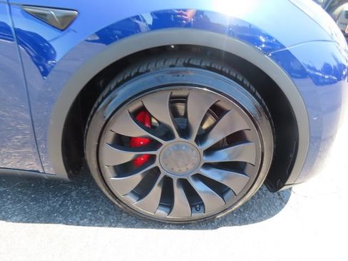 Used 2022 Tesla Model Y Performance AWD/4WD image 11