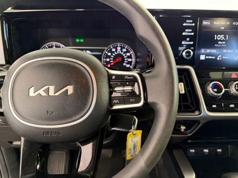 Used 2022 Kia Sorento LX AWD/4WD image 28