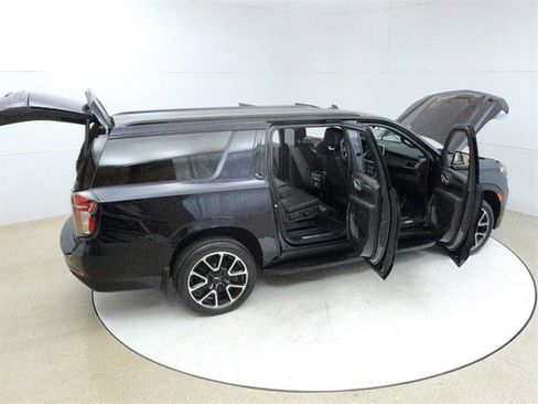 Used 2021 Chevrolet Suburban RST image 24