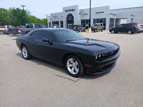 Used 2023 Dodge Challenger SXT RWD image 1
