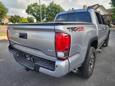 Used 2016 Toyota Tacoma TRD Off-Road AWD/4WD image 7