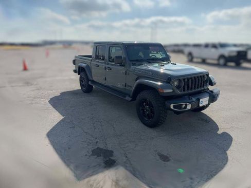 New 2025 Jeep Gladiator Sport image 16