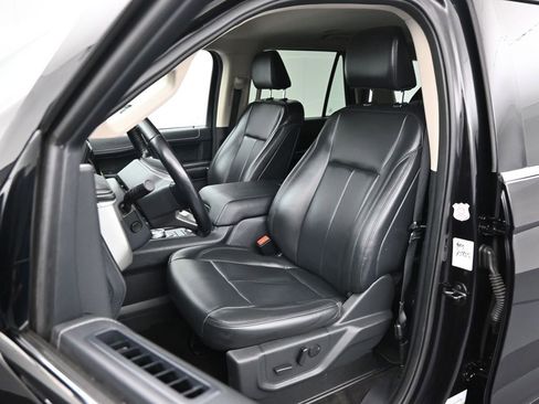 Used 2023 Ford Expedition Max XLT image 9