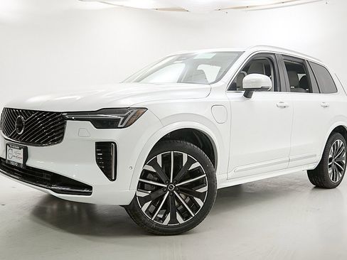 New 2026 Volvo XC90 T8 Ultra w/ Protection Package image 2