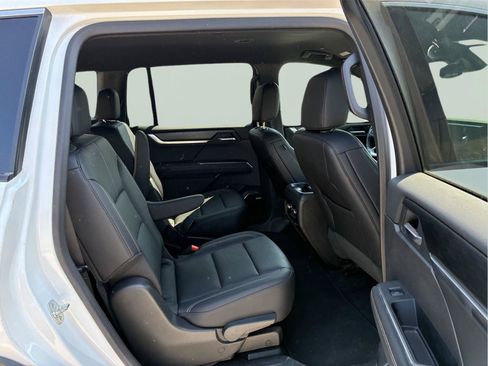 Used 2025 GMC Acadia Elevation w/ Elevation Premium Package AWD/4WD image 36