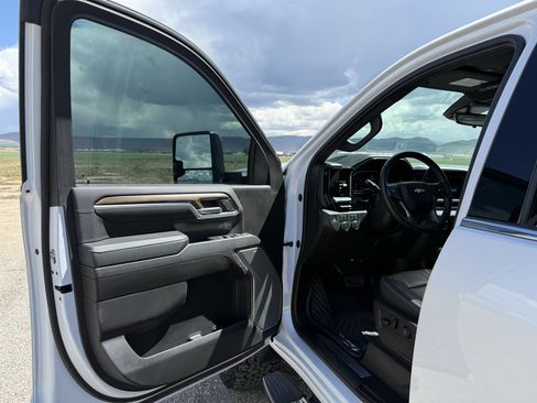Used 2024 Chevrolet Silverado 3500 High Country w/ High Country Premium Package AWD/4WD image 13