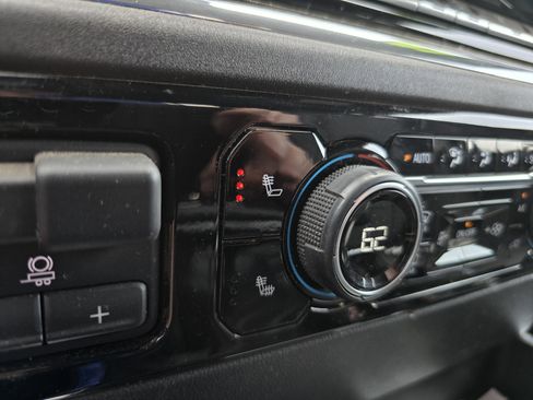 Used 2024 Chevrolet Silverado 1500 LT Trail Boss w/ Convenience Package II AWD/4WD image 23