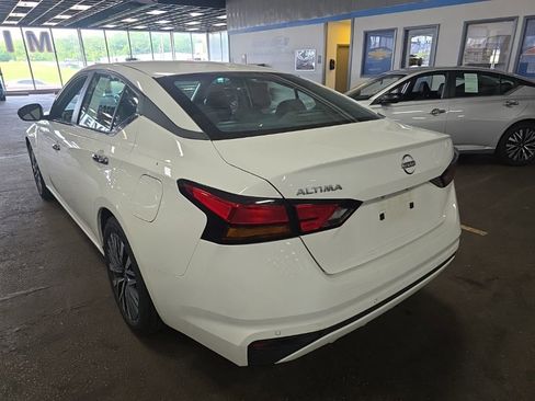 Used 2025 Nissan Altima 2.5 SV FWD image 4