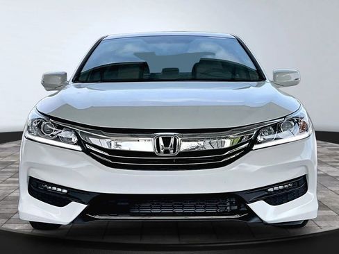 Used 2016 Honda Accord EX image 2
