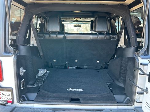 Used 2016 Jeep Wrangler Unlimited Rubicon w/ Connectivity Group image 19